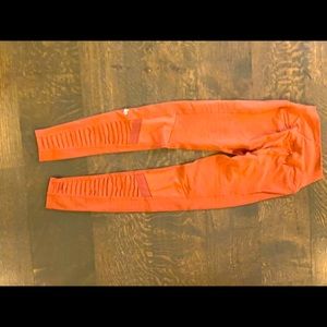 ALO YOGA rust color leggings